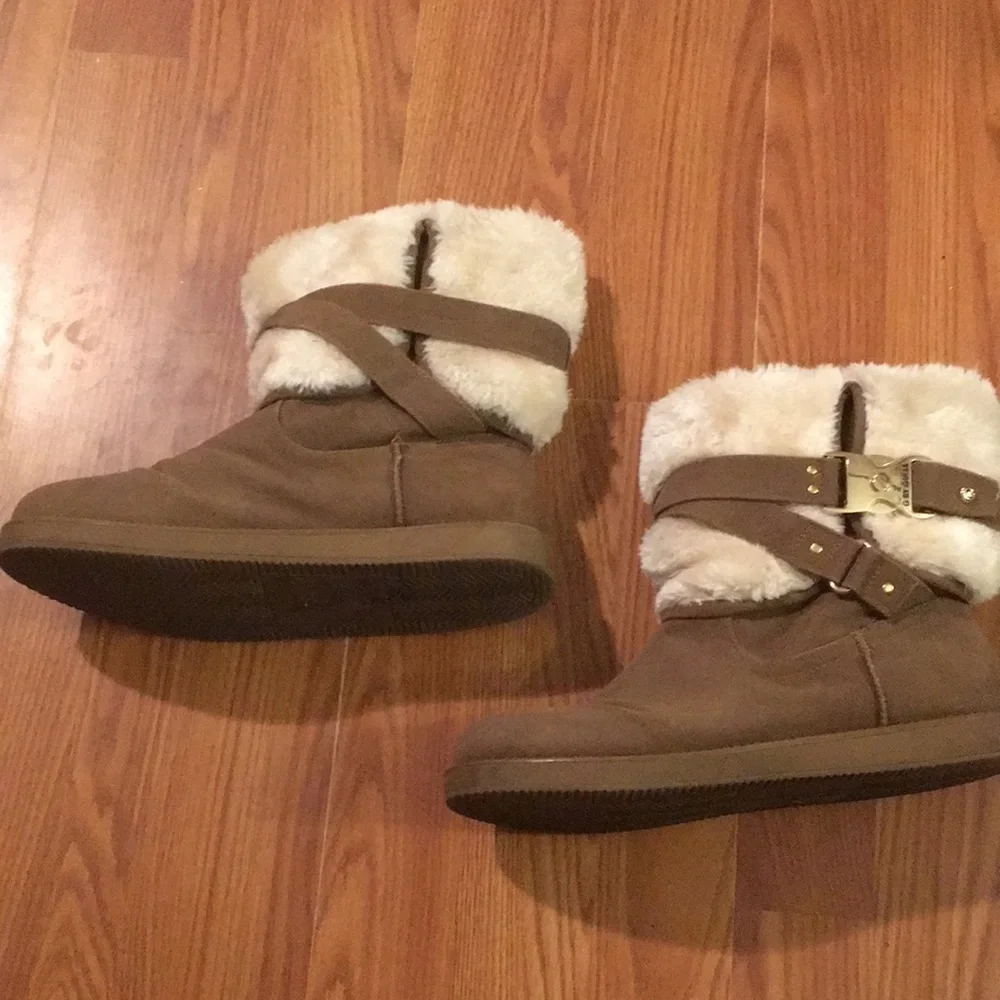 G by Guess Fur lined boots size 9 M (Z)